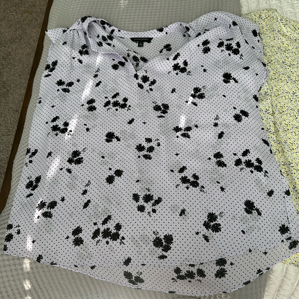 Banana Republic size L 3 lightweight tops
